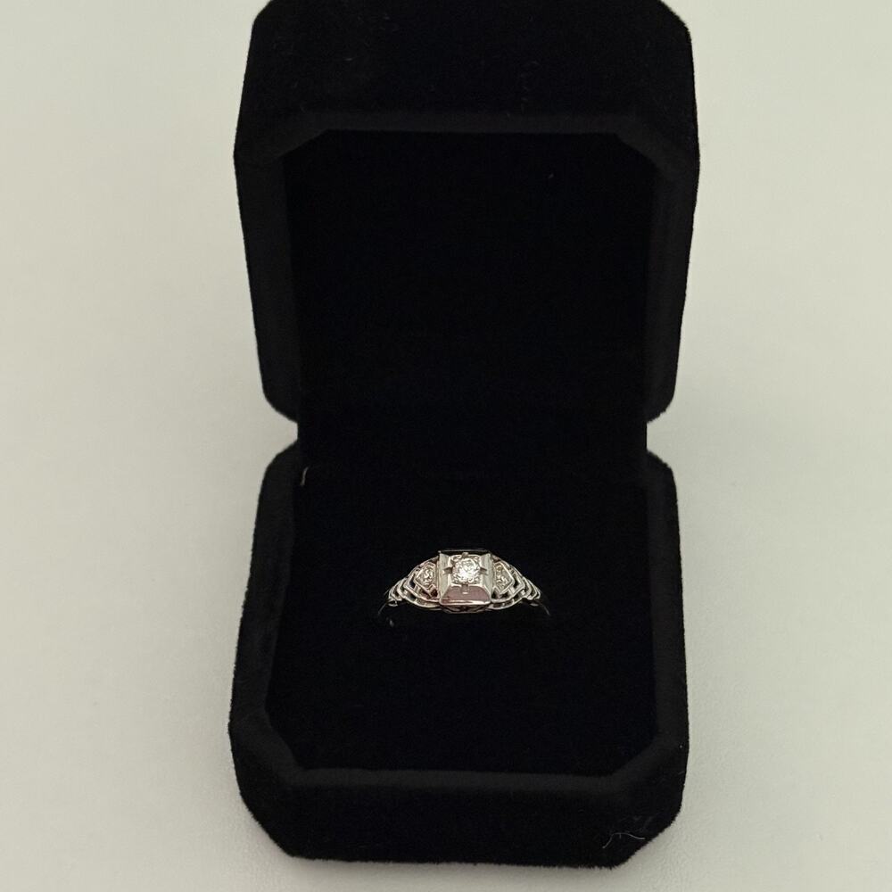 Vintage Art Deco 18K White Gold Diamond 3 Stone Filigree Band Ring Size 6.75 - Picture 8 of 16